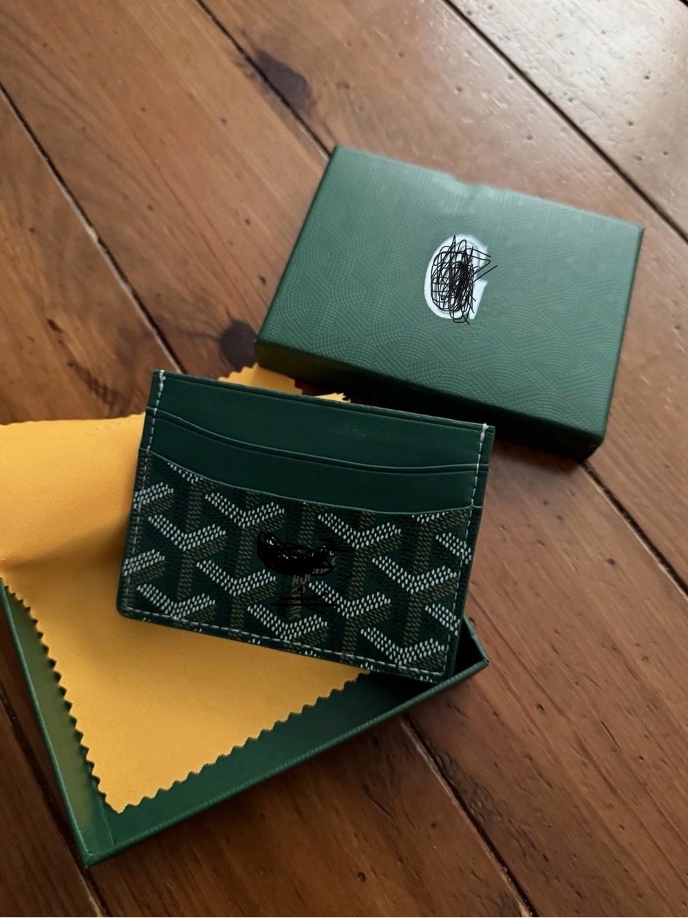 Green Patterned Card Holder – Compact Wallet